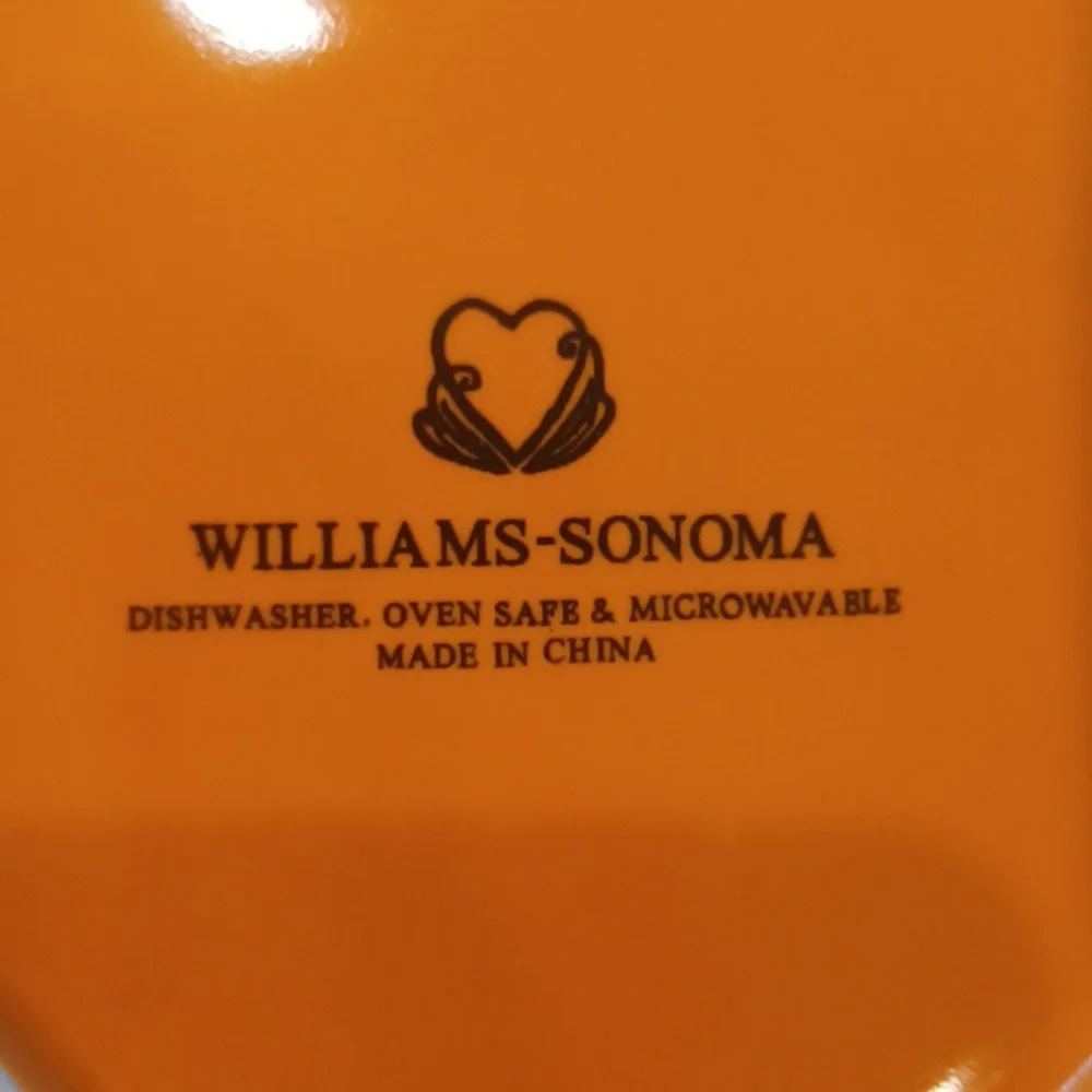 Williams-Sonoma Set of 4 Scalloped Heart Mini Plates